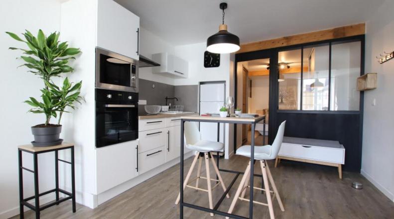 Le Saint Pierre Quartier Historique D'Oloron Sainte Marie Apartment ภายนอก รูปภาพ
