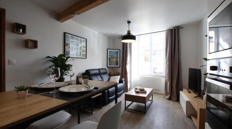 Le Saint Pierre Quartier Historique D'Oloron Sainte Marie Apartment ภายนอก รูปภาพ